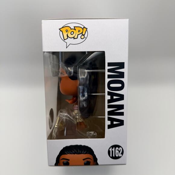 Moana #1162 Funko Pop Disney – Gold Accents with Pin - Picture 2 of 6